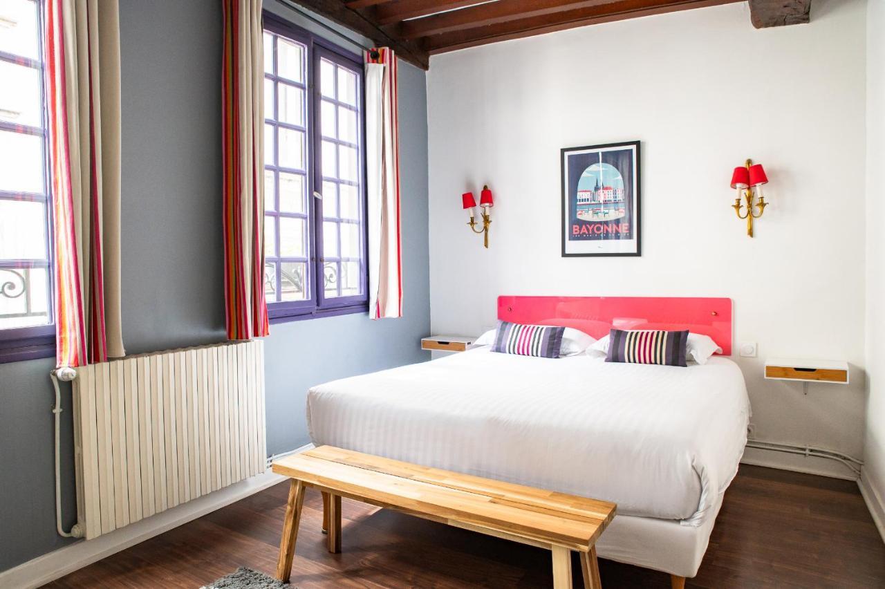 באיון Hotel Le Port Neuf מראה חיצוני תמונה