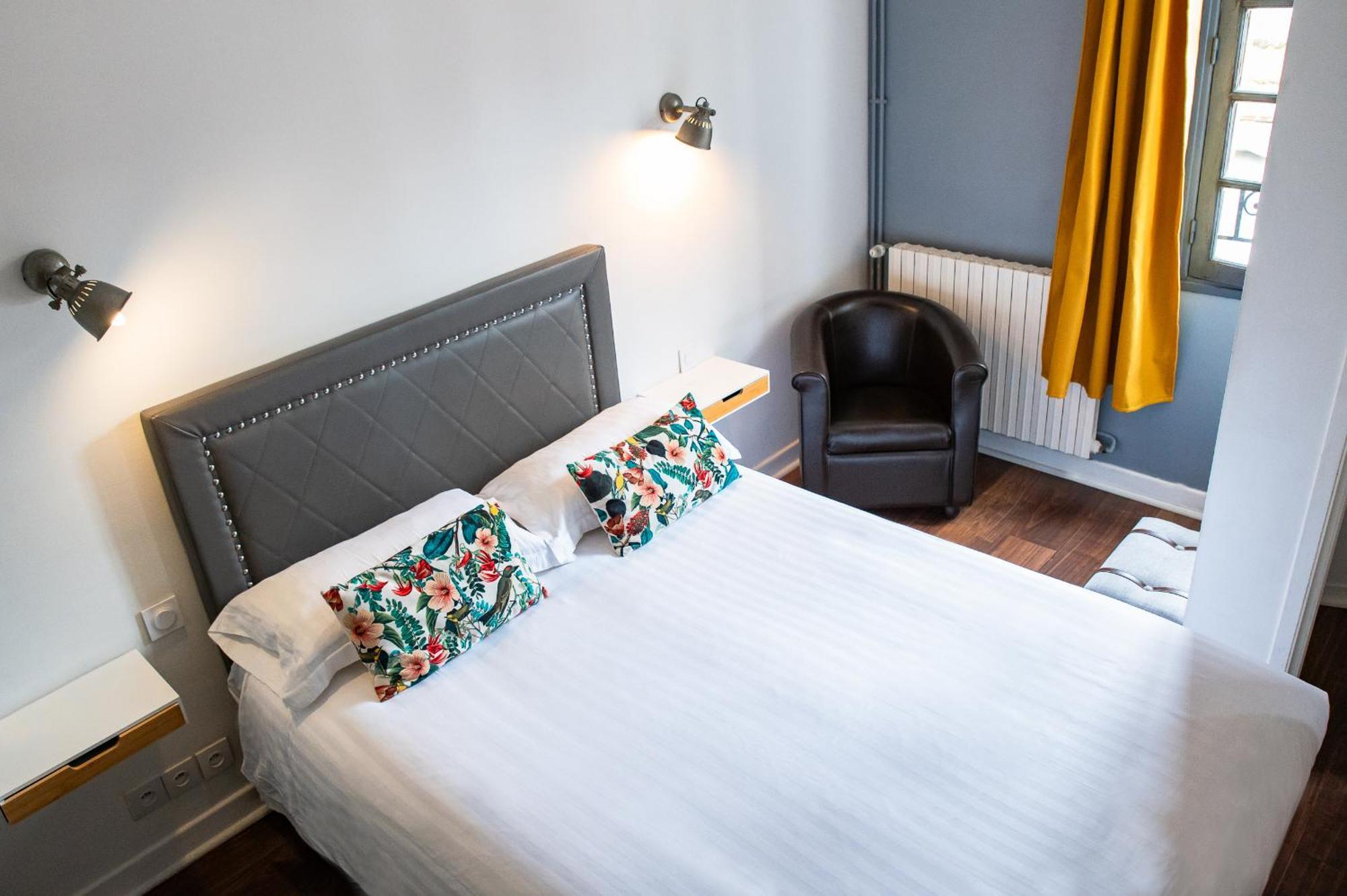 באיון Hotel Le Port Neuf מראה חיצוני תמונה