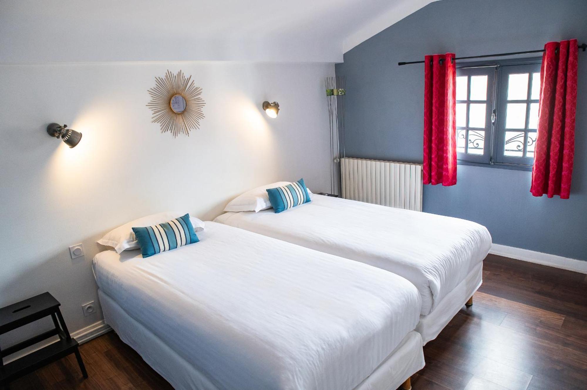 באיון Hotel Le Port Neuf מראה חיצוני תמונה