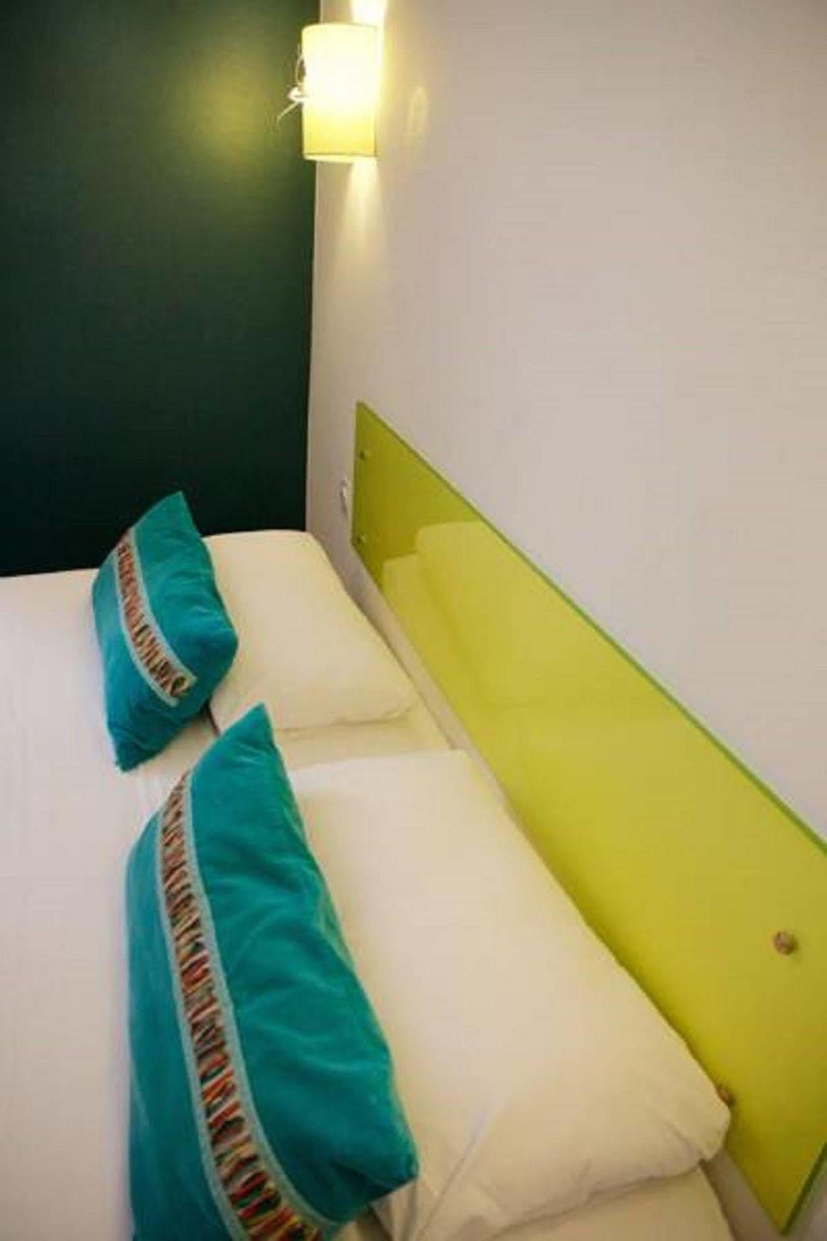 באיון Hotel Le Port Neuf מראה חיצוני תמונה