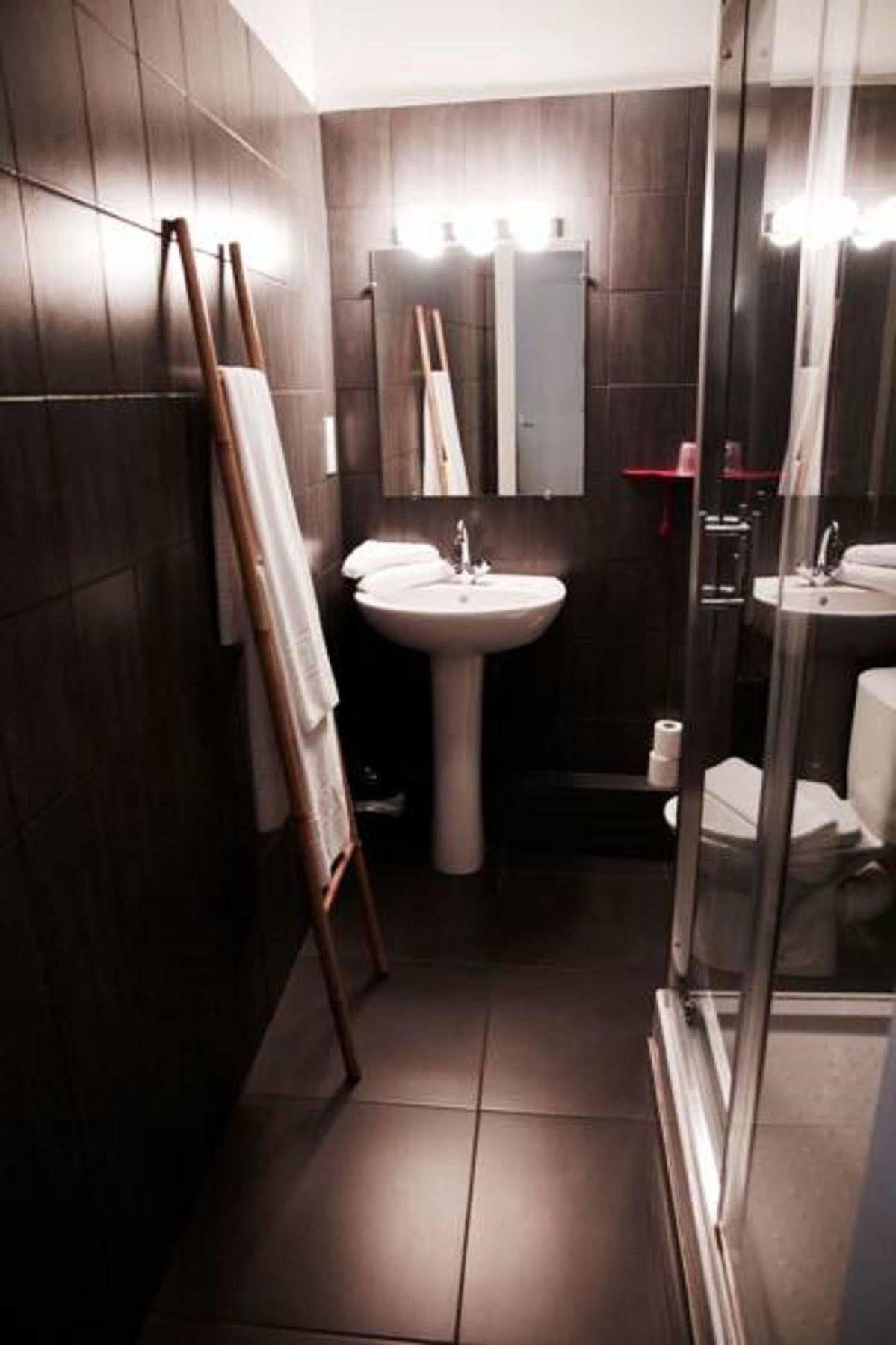 באיון Hotel Le Port Neuf מראה חיצוני תמונה