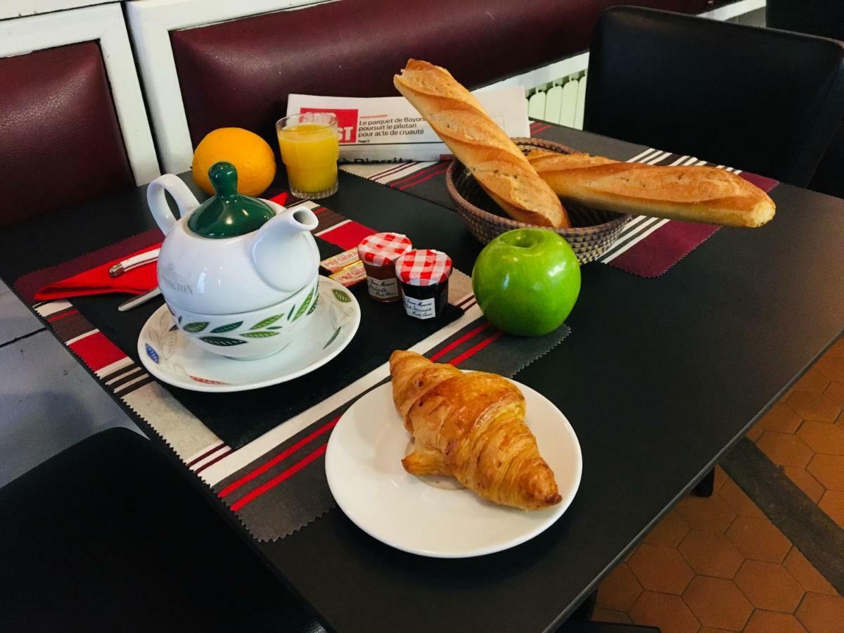 באיון Hotel Le Port Neuf מראה חיצוני תמונה