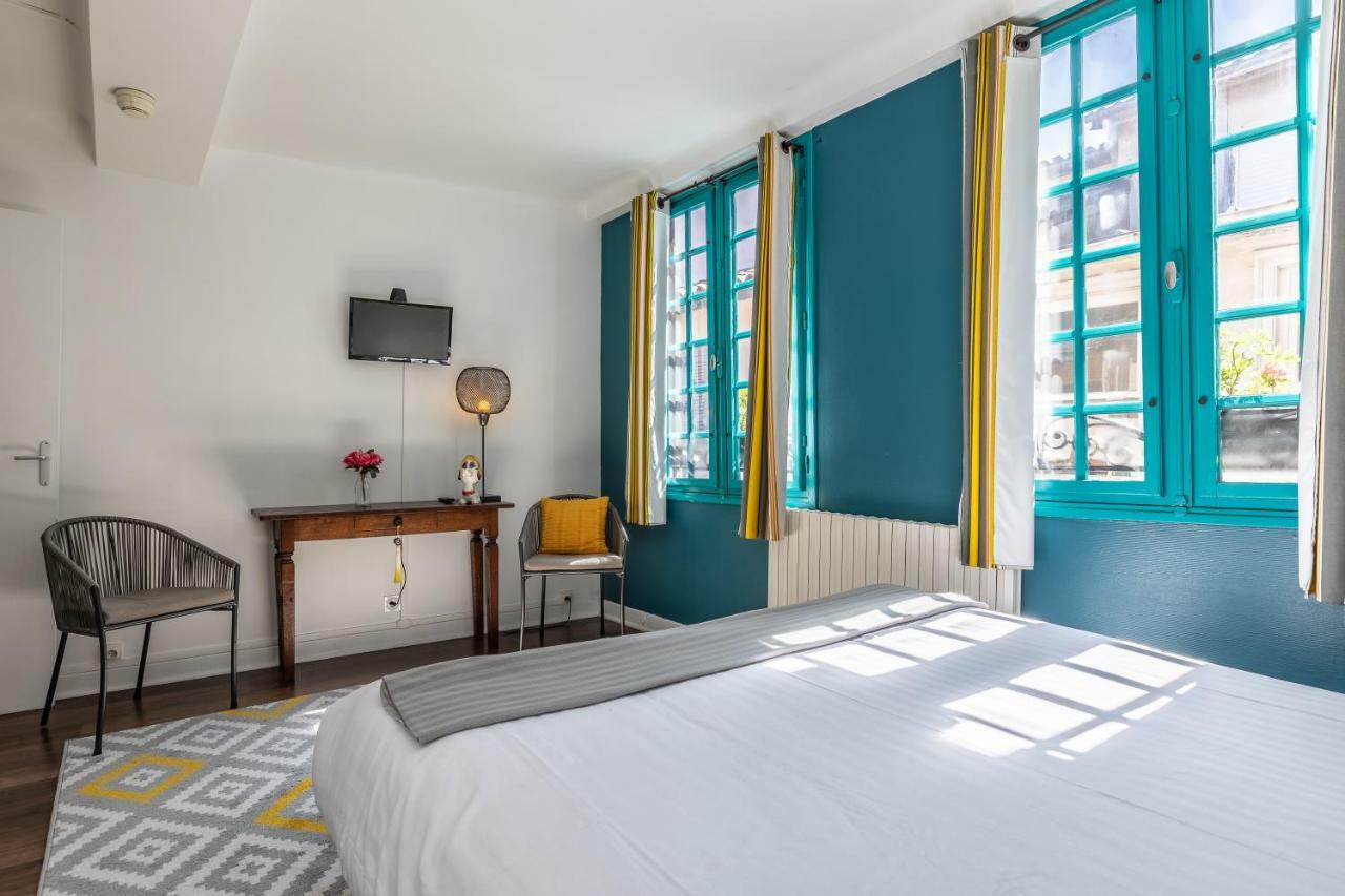 באיון Hotel Le Port Neuf מראה חיצוני תמונה